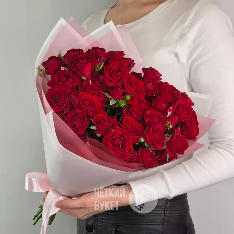 Букет из 11 красных кустовых роз Ред Дайменшен 3