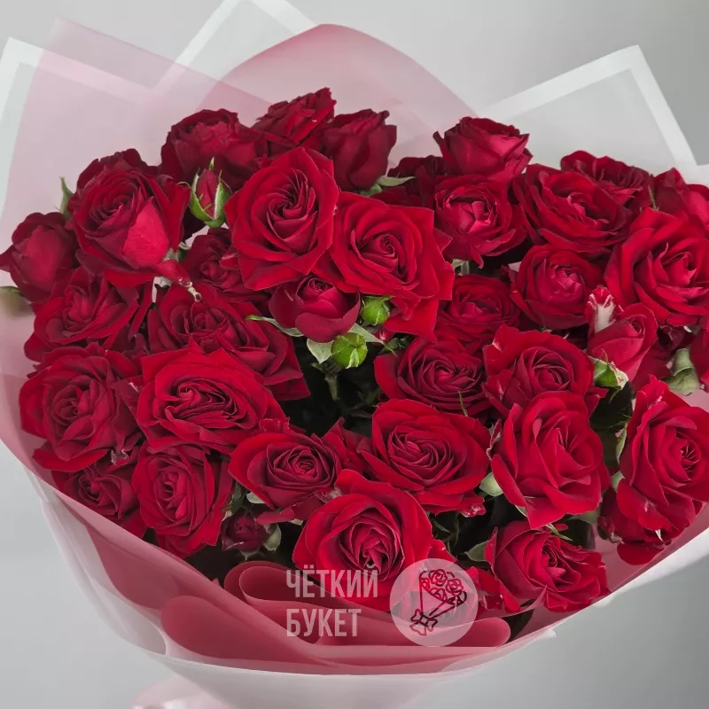 Букет из 11 красных кустовых роз Ред Дайменшен 2