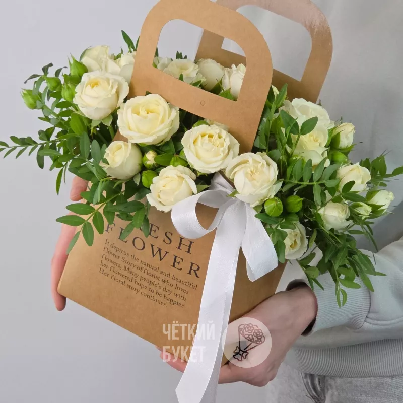 Белые кустовые розы Беларусь с фисташкой в сумочке 4