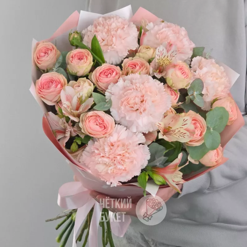 Букет из гвоздик кустовых роз и альстромерий с эвкалиптом 1