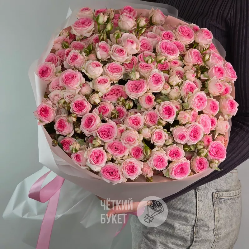Букет из 25 кустовых розовых роз Кейтлин