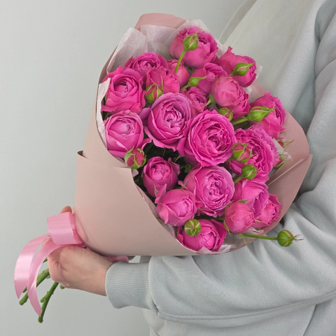 Букет из 5 кустовых малиновых пионовидных роз Мисти Баблс от интернет-магазина «Чёткий букет» в Воронеже