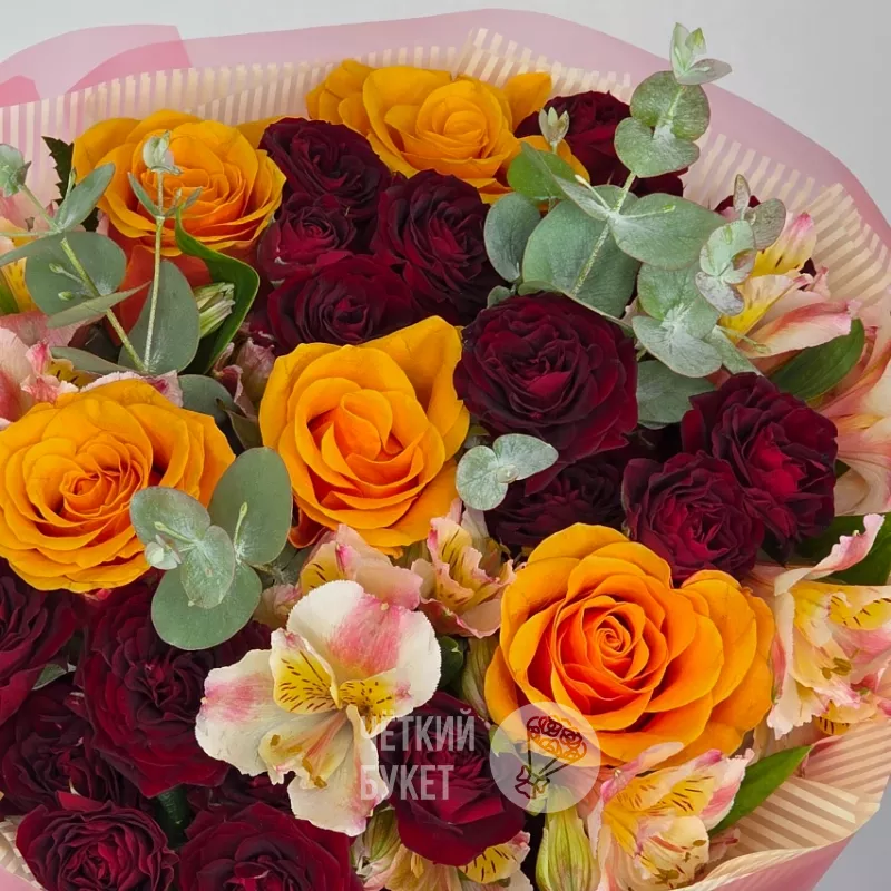 Букет из роз и альстромерий с эвкалиптом  2