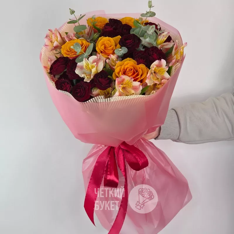 Букет из роз и альстромерий с эвкалиптом  3