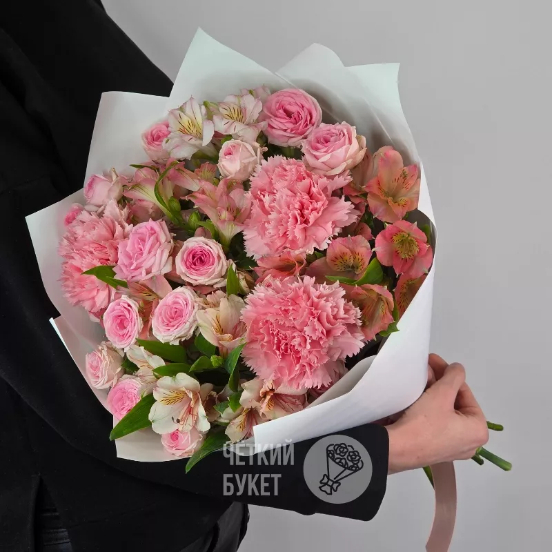 Букет из кустовых розовых роз гвоздик и альстромерий 
