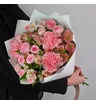 Букет из кустовых розовых роз гвоздик и альстромерий 