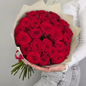 Букет из 25 красных роз Ред Наоми  от интернет-магазина «Чёткий букет» в Воронеже
