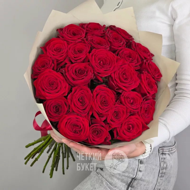 Букет из 25 красных роз Ред Наоми 
