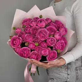 Букет из 9 пионовидных кустовых роз Мисти от интернет-магазина «Чёткий букет» в Воронеже