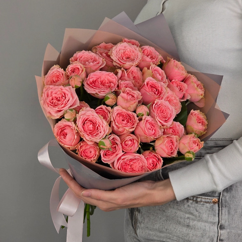 Букет из 9 розовых кустовых роз Спешл Дайменшен от интернет-магазина «Чёткий букет» в Воронеже