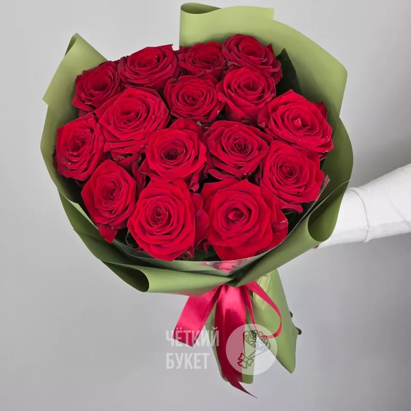 Букет из 15 красных роз Ред Наоми в зеленом  3