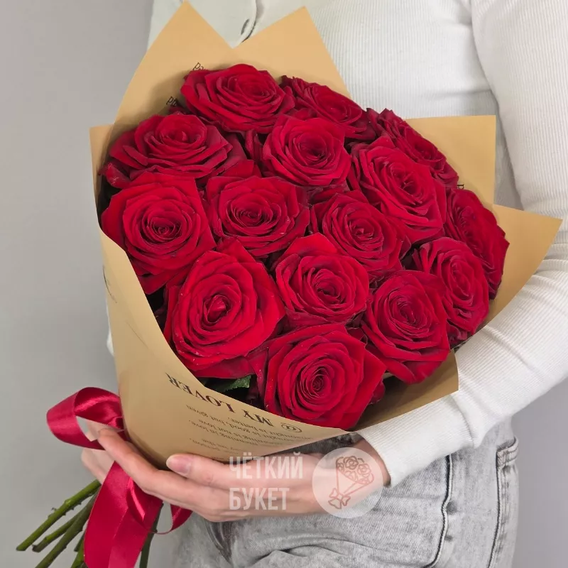 Букет из 15 красных роз Ред Наоми в кремовом 3
