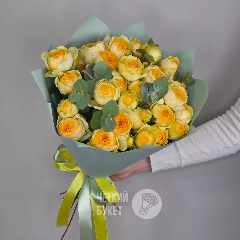 Букет из 9 желтых пионовидных роз Сильва Санни с эвкалиптом 3
