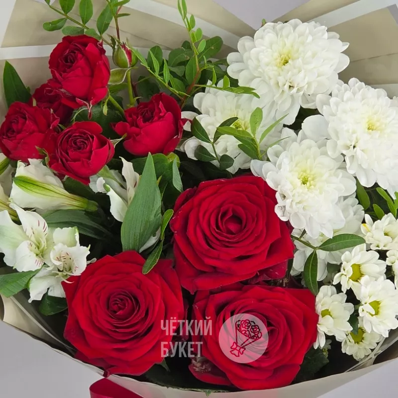 Букет из роз хризантемы и альстромерии  3