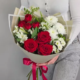 Букет из роз хризантемы и альстромерии  от интернет-магазина «Чёткий букет» в Воронеже