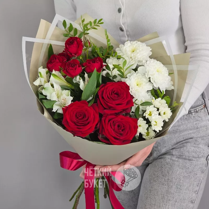 Букет из роз хризантемы и альстромерии 