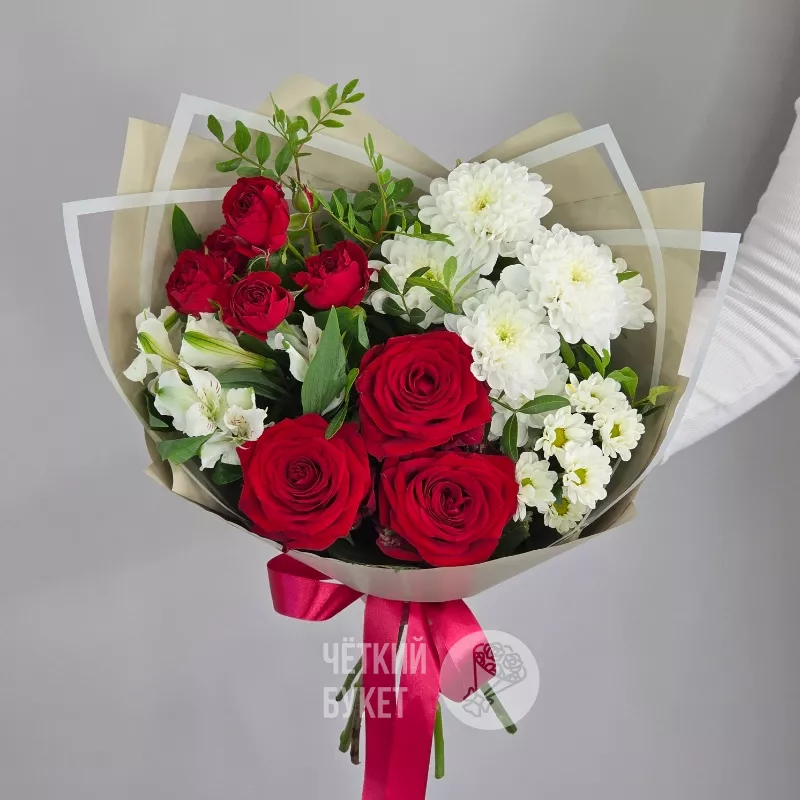 Букет из роз хризантемы и альстромерии  1