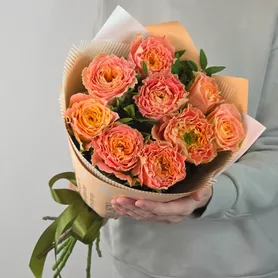 Букет из 9 роз Луиза с фисташкой от интернет-магазина «Чёткий букет» в Воронеже