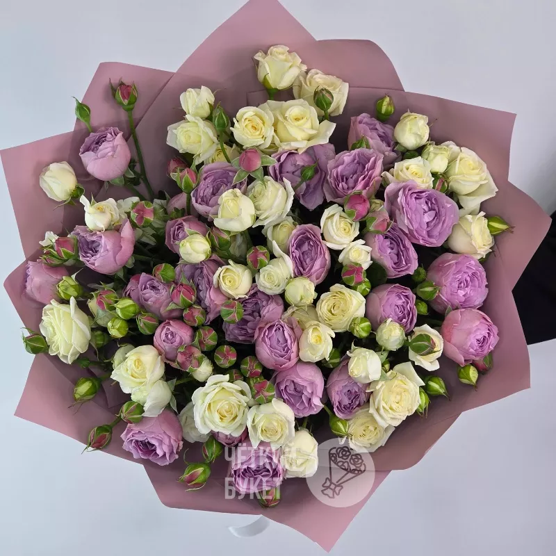Букет из 15 кустовых белых и сиреневых роз Лавендер Беларусь 1