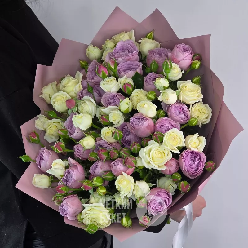 Букет из 15 кустовых белых и сиреневых роз Лавендер Беларусь 2