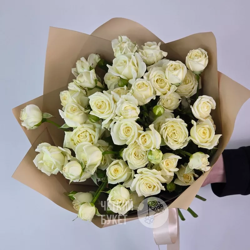 Букет комплимент из 7 белых кустовых роз Беларусь 1