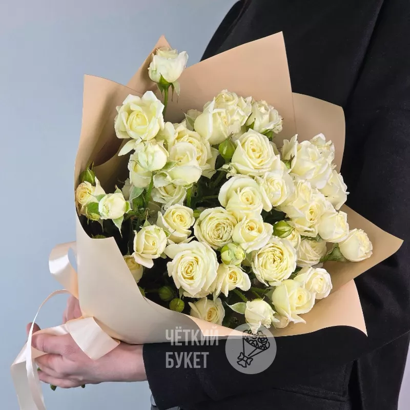 Букет комплимент из 7 белых кустовых роз Беларусь