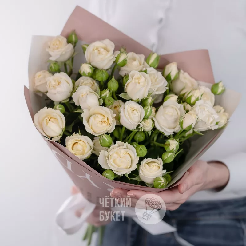 Букет из 7 белых кустовых роз Беларусь 4