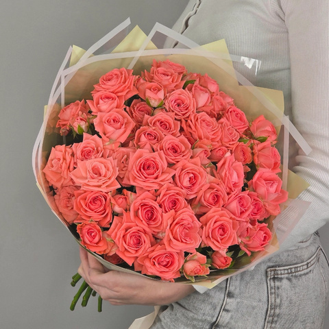 Букет из 15 кустовых коралловых роз Барбадос  от интернет-магазина «Чёткий букет» в Воронеже