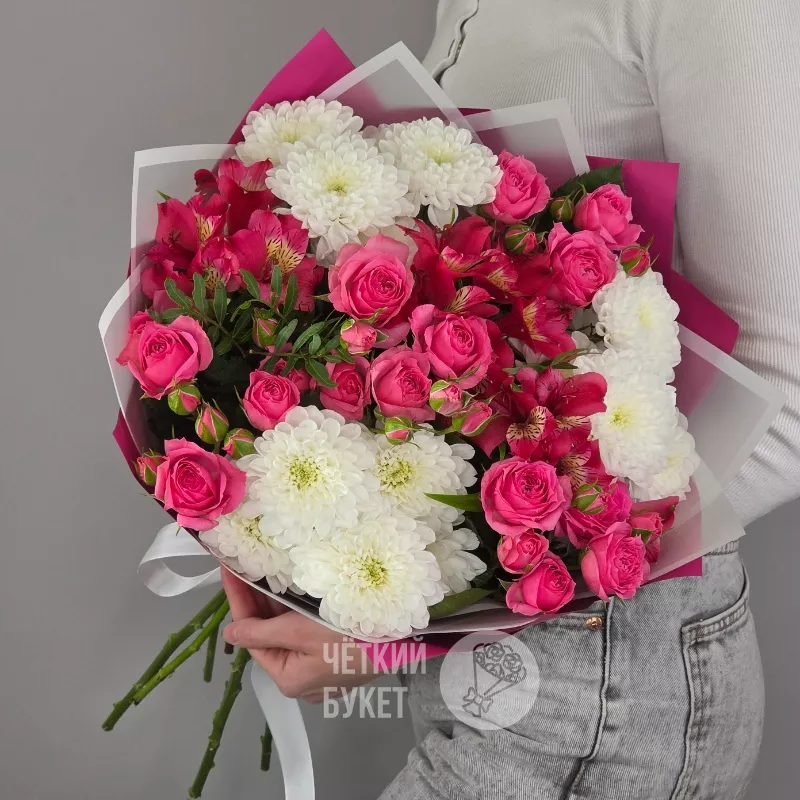 Букет из кустовых роз альстромерий и хризантем