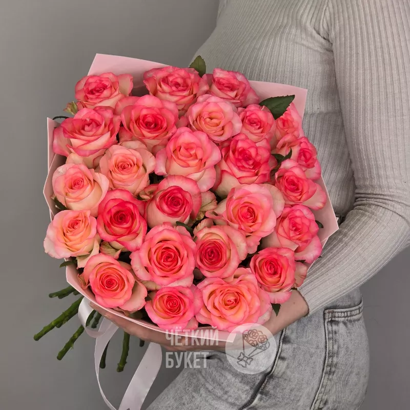Букет из 25 бело-розовых роз Джумилия 