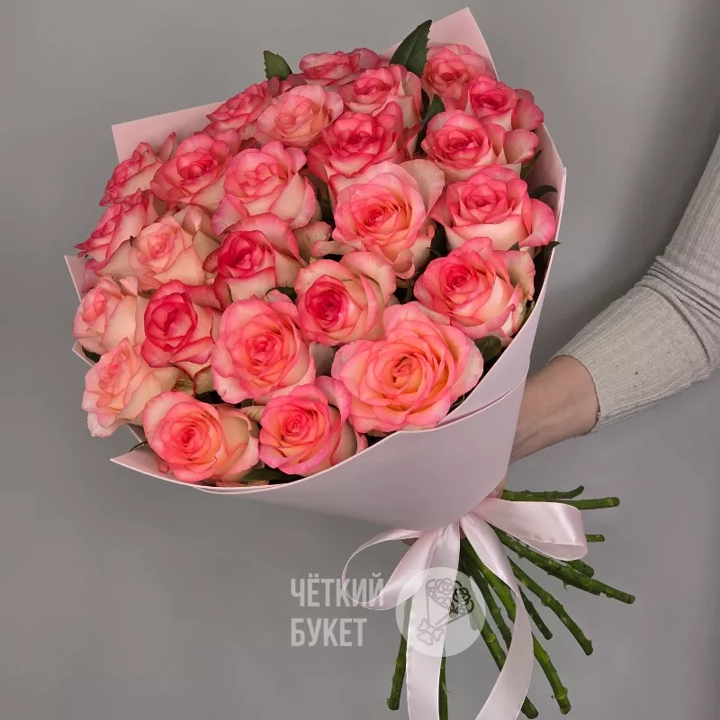 Букет из 25 бело-розовых роз Джумилия  1