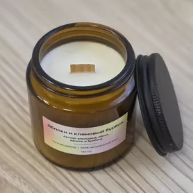 Аромасвеча Яблоки и кленовый бурбон от интернет-магазина «Чёткий букет» в Воронеже