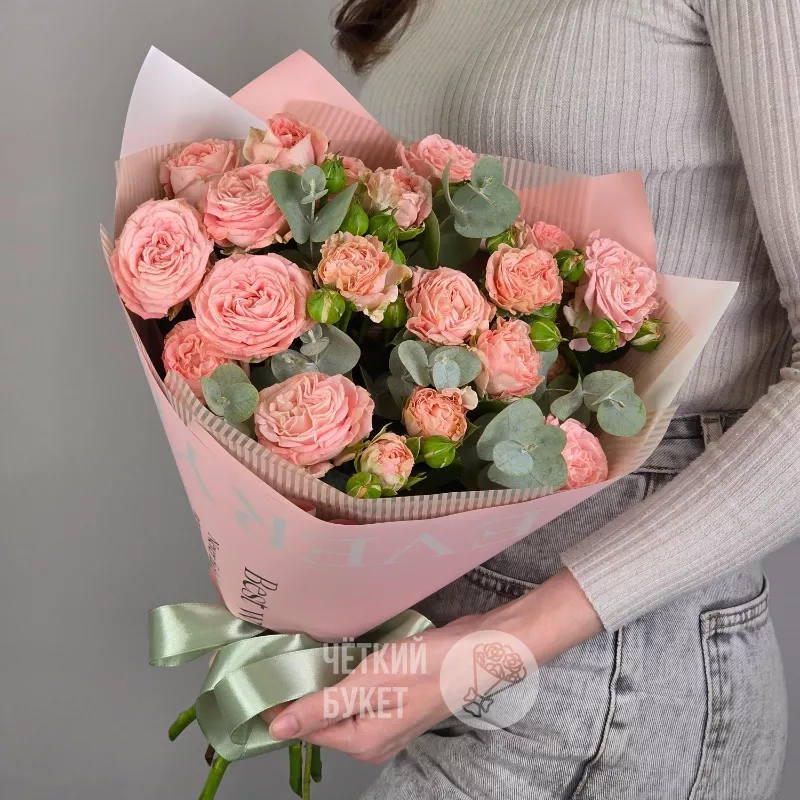 Букет комплемент из 7 пионовидных кустовых роз Мадам Бомбастик