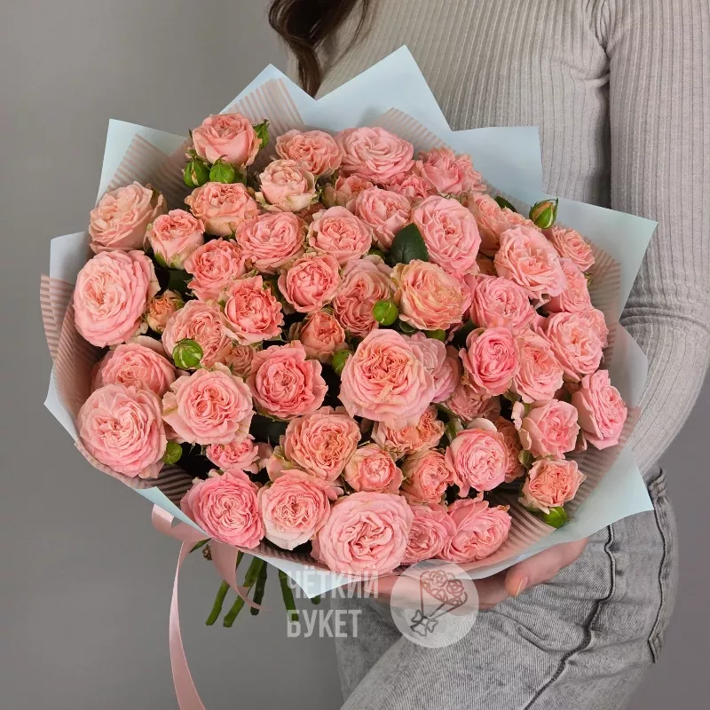 Букет из 15 пионовидных кустовых роз Мадам бомбастик