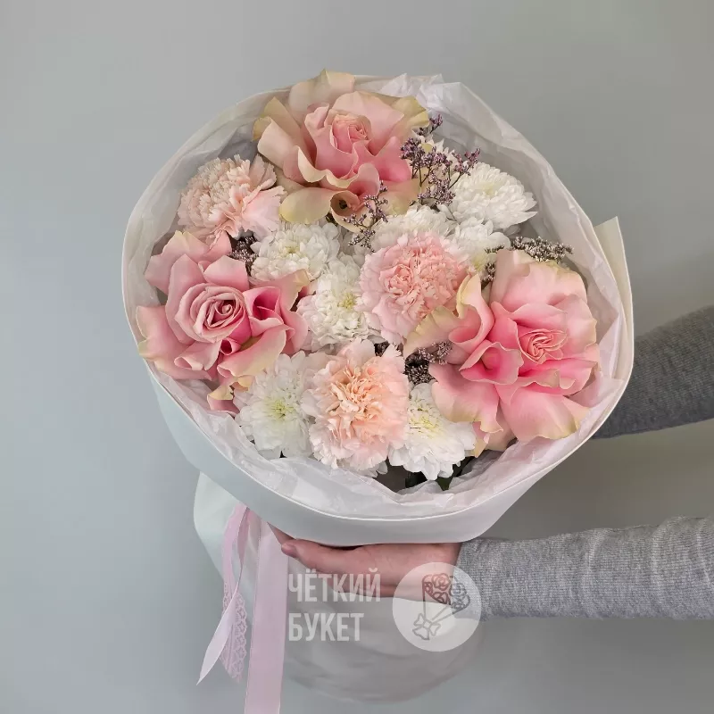 Букет из французских роз гвоздик и хризантем с лимониумом 1