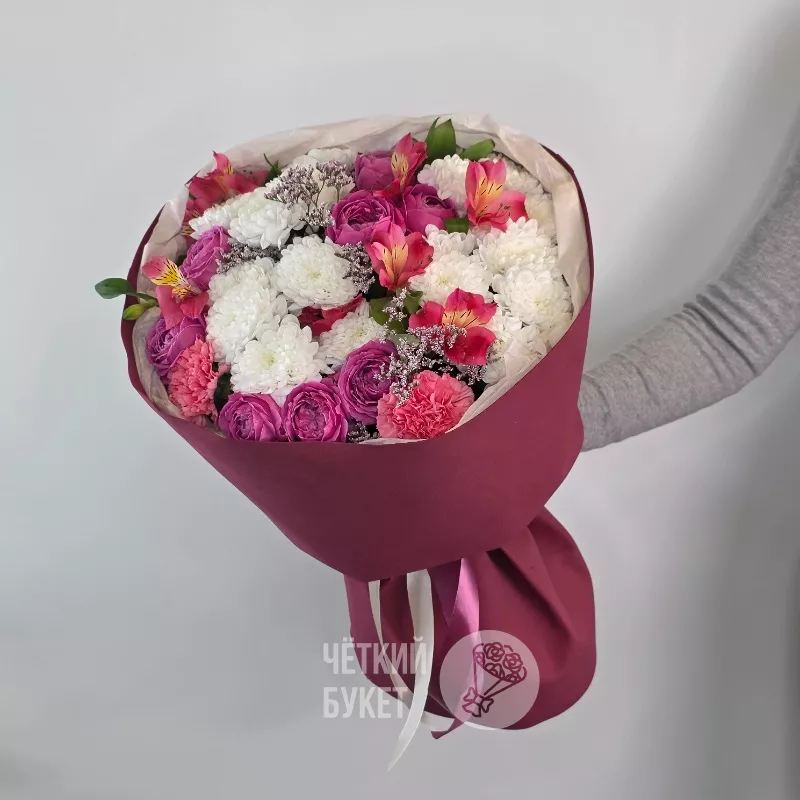 Букет из роз мисти хризантем гвоздик и альстромерий  1