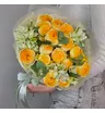 Букет из желтых кустовых пионовидных роз Сильва Санни и белых альстромерий  1