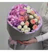 Букет из сиреневой гортензии хризантем Ньютон и кустовых роз Кети 1