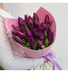 Букет из 25 фиолетовых тюльпанов в розовом 1