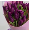 Букет из 25 фиолетовых тюльпанов в розовом 3