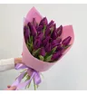 Букет из 25 фиолетовых тюльпанов в розовом 2