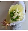 Букет из 15 белых тюльпанов весенний