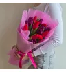 Букет из красных и фиолетовых тюльпанов 