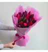 Букет из красных и фиолетовых тюльпанов  2