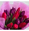 Букет из красных и фиолетовых тюльпанов  3