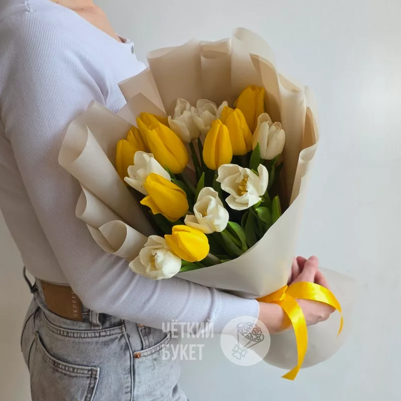 Букет из 15 белых и желтых тюльпанов 3