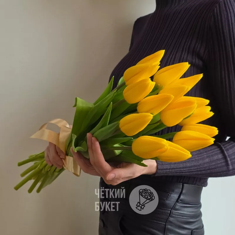 Букет из 15 желтых тюльпанов под ленту