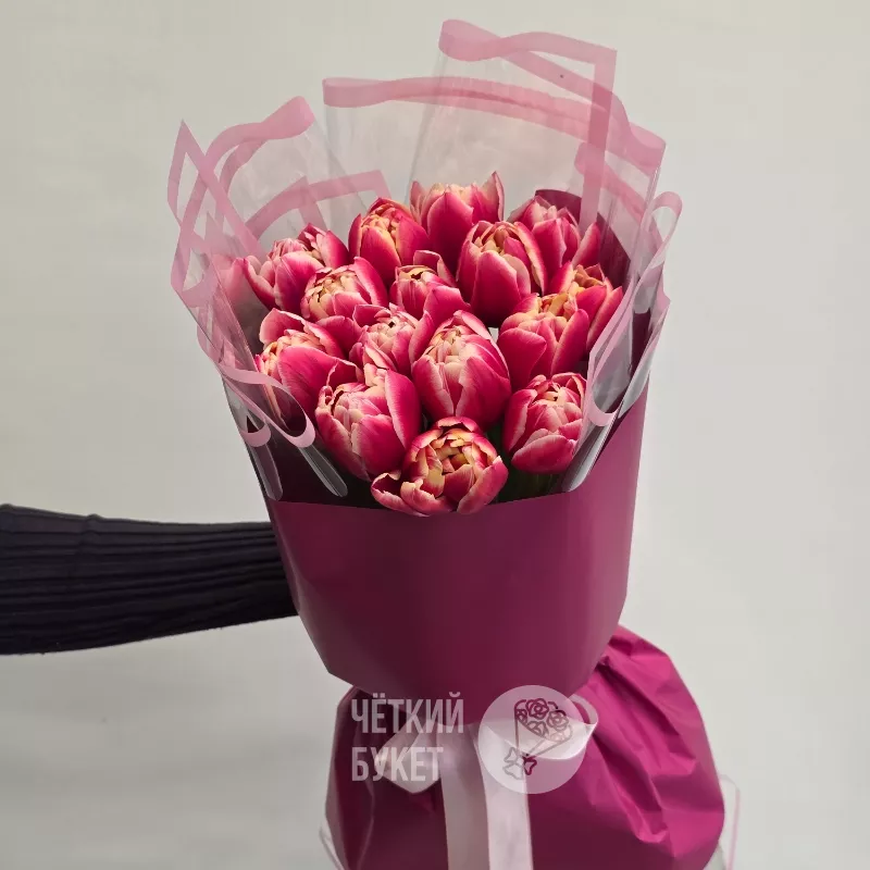 Букет из 15 пионовидных тюльпанов в стильном оформлении 1