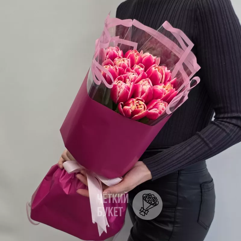 Букет из 15 пионовидных тюльпанов в стильном оформлении 2