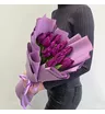 Букет из 15 фиолетовых тюльпанов в стильном оформлении 1